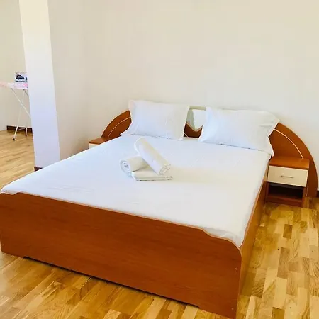 Joy George Enescu 12 Apartment