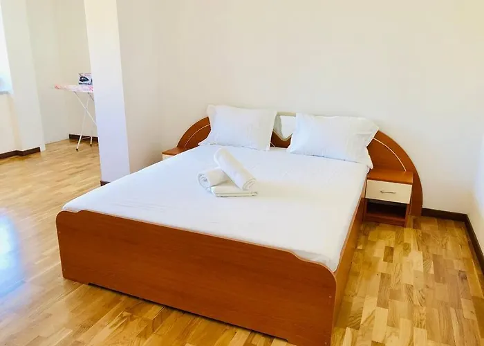 Joy George Enescu 12 Apartment